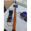 Image 3 : DYSON V8 ABSOLUTE CORDLESS VACUUM WITH CHARGER AND WALL MOUNT - TESTED WORKING