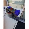 Image 9 : DYSON V8 ABSOLUTE CORDLESS VACUUM WITH CHARGER AND WALL MOUNT - TESTED WORKING
