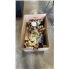 Image 1 : BOX OF FIGURES AND COLLECTIBLES