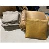 Image 1 : Comforter,pillow shams and decor pillows