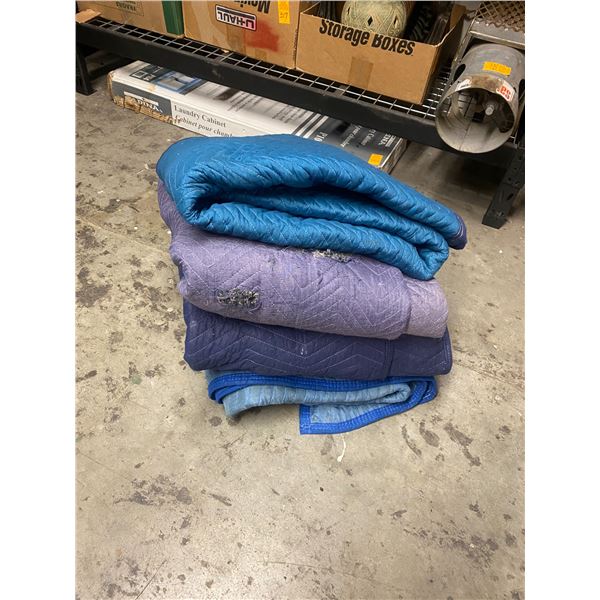 4 moving blankets