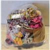 Image 1 : LARGE BAG OF VINTAGE MIXED ESTATE JEWELRY