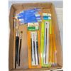 Image 1 : FLAT OF ASSORTED PAINT BRUSHED W/ PENCILES
