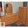 Image 1 : WOOD VANITY SOLD WITH WARDROBE