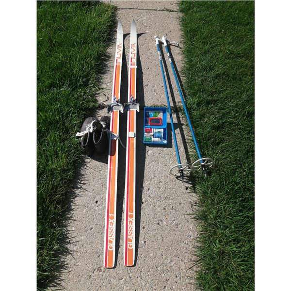 Inuvik Glassex 1 200 cm Cross Country Skis w/ Ski Poles and Shoes (Size 43), SWIX Ski Wax