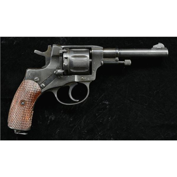 RUSSIAN 1895 NAGANT REVOLVER.