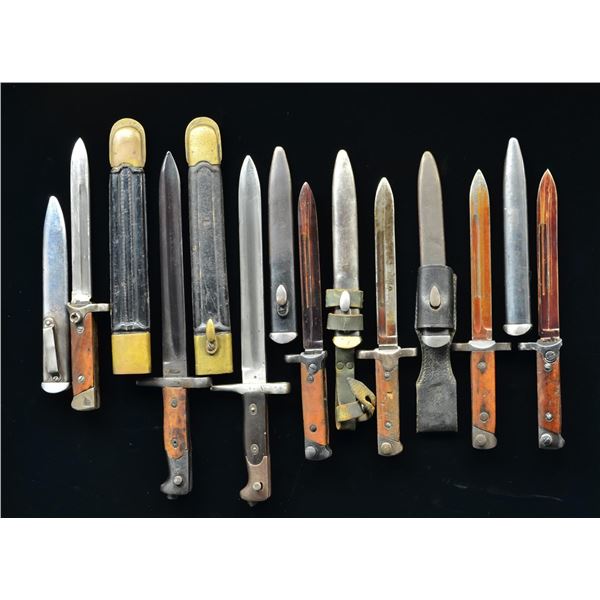 7 ITALIAN BAYONETS & SCABBARDS.