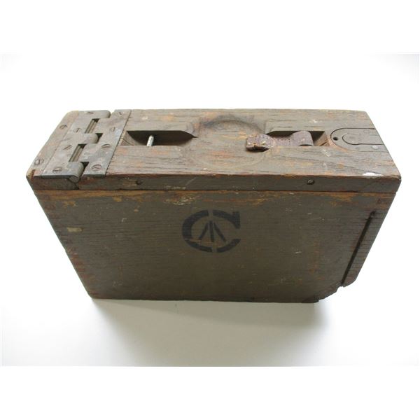 WWI / WWII CANADIAN BROWNING AMMO BOX