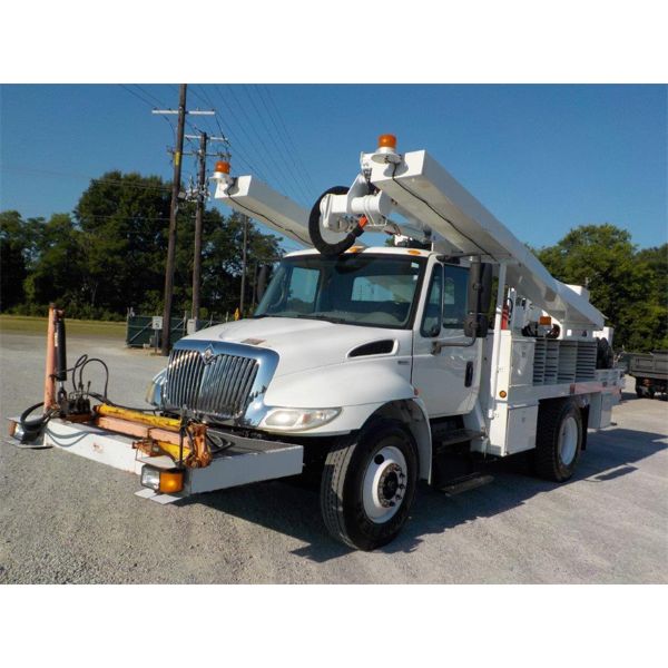 2010 INTERNATIONAL DURASTAR 4300 SIGN / Bucket Truck
