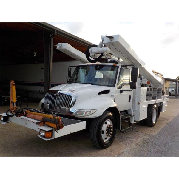 2010 INTERNATIONAL DURASTAR 4300 SIGN / Bucket Truck