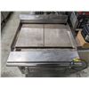 Image 3 : US RANGE CONVECTION OVEN W/ 36" GRILL TOP