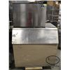 Image 1 : MANITOWAC ICE MAKER W/ BIN M# SD0452a