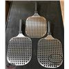 Image 1 : 3 NEW BROWNE STAINLESS STEEL PERFORATED PIZZA