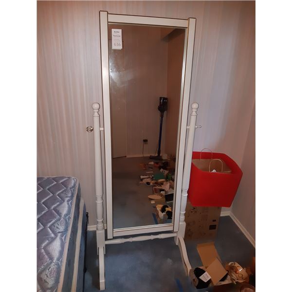 Standing  Mirror Cat B