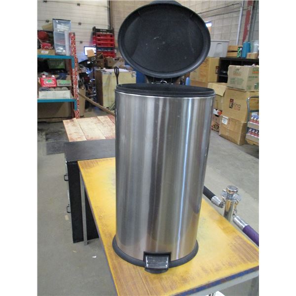 STEP GARBAGE CAN (3')