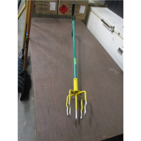 ESTATE:  GARDEN CLAW