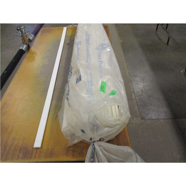 BUNDLE OF PLASTIC MOULDING