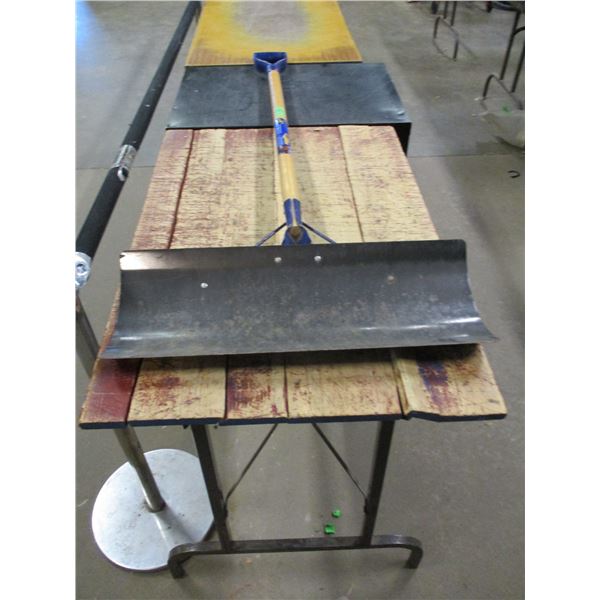 ESTATE:  METAL SNOW SHOVEL