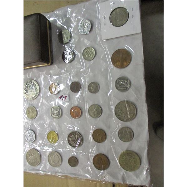 TRAY OF COLLECTIBLE JEWELRY & WORLD COINS