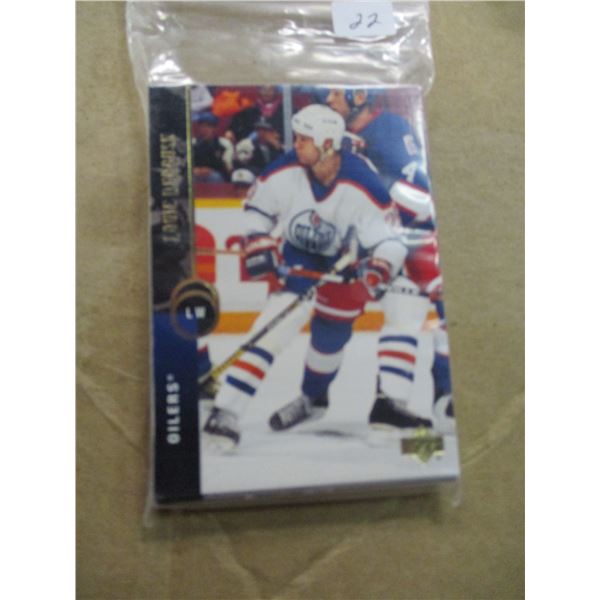LOT OF 25 UPPER DECK 1995 HOCKEY TRADING CARDS