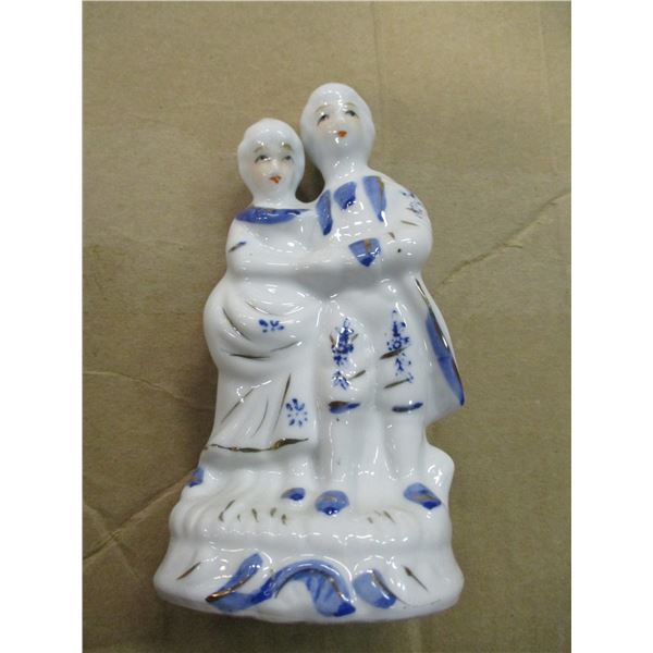 COLLECTIBLE:  PORCELAIN DELFT FIGURINE OF A COUPLE FROM HISTORIC TIMES