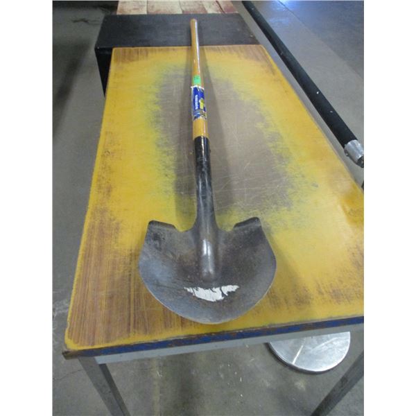 ESTATE:  LONG HANDLE ROUND POINT SHOVEL