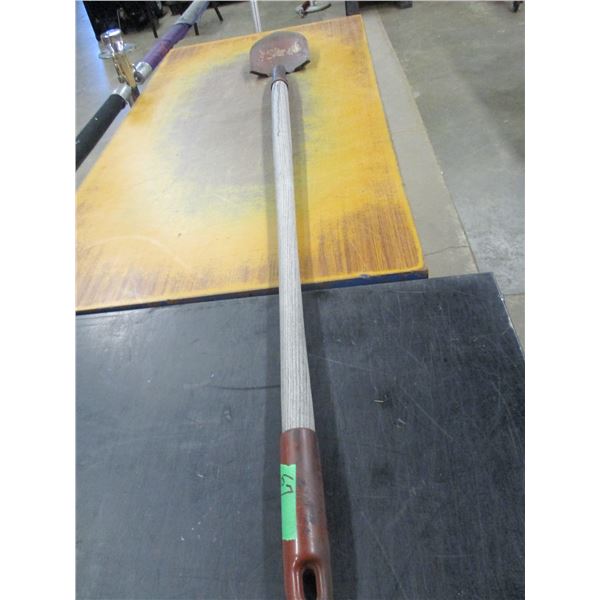 SMALL ROUND POINTED SHOVEL