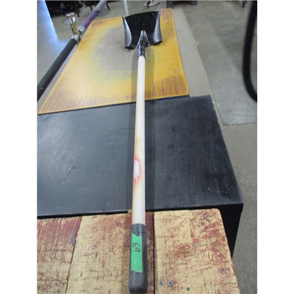 LONG HANDLE SQUARE SHOVEL