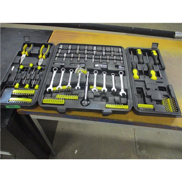 TOOL SET IN CASE