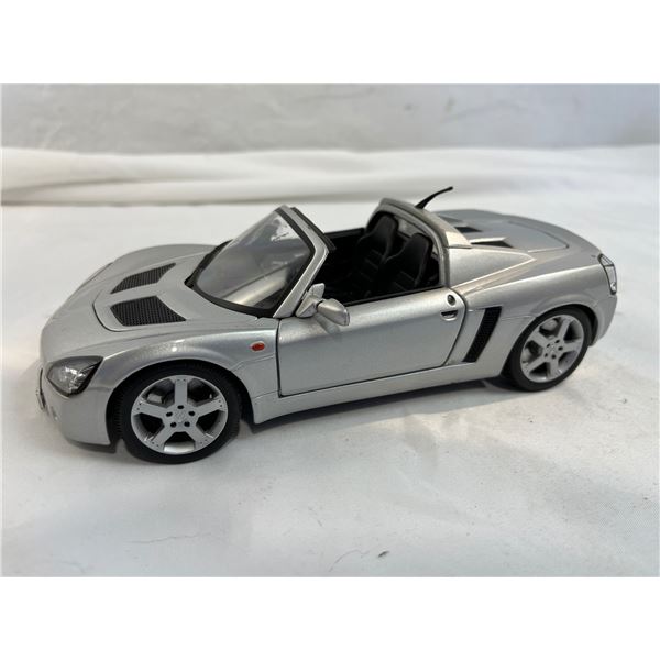 1/18 scale Maisto Die Cast opel Speedster