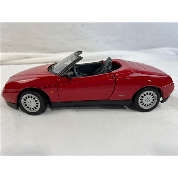 Maisto 1/18 scale die cast alfa romeo Spider