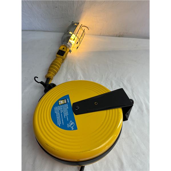 Powerfist 120v retractable shop light