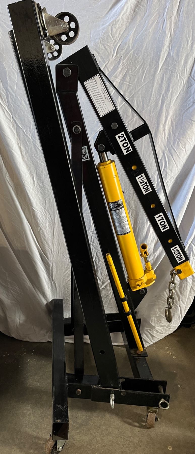 Powerfist 2 ton folding hydraulic engine hoist