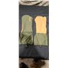 Image 2 : ONE PAIR OF MITTEN SHELLS COLD WEATHER TRIGGER FINGER M1965 SIZE LARGE