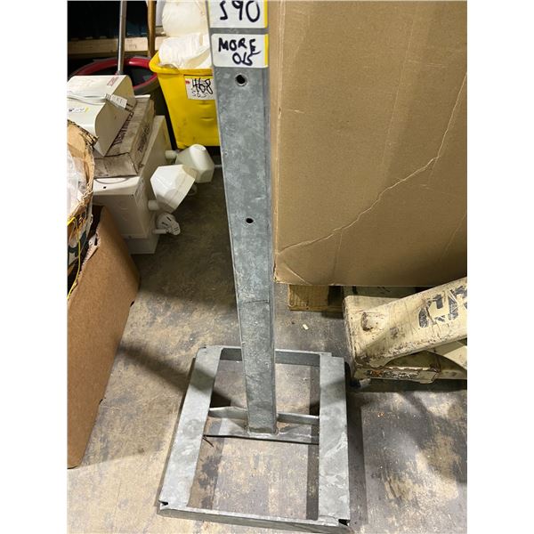 SNOW MOBILE STAND