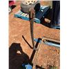 Image 4 : SNOW MOBILE STAND
