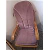 Image 10 : TWIN BED & GLIDER ROCKER Incl's: MISC. HOUSE DECORATIONS