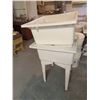 Image 3 : LAUNDRY SINKS