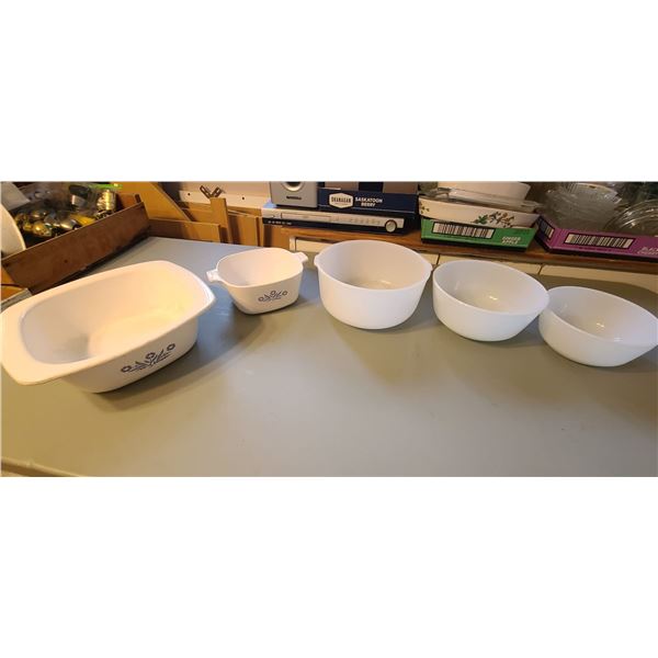 WHITE CERAMIC OVENWARE (2-CORNING WARE/3-ANCHOR FIRE KING)