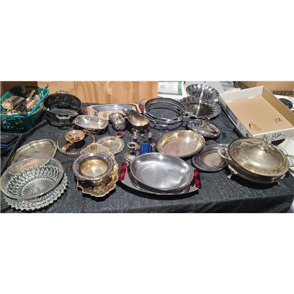 VARIOUS SILVER & SILVER PLATTED SILVERWARE: CANDLE HOLDERS, GRAVY BOAT, NAPKIN RINGS, GLASS INSERTS,