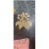 Image 3 : NECLACES AND BROACHES
