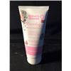 Image 1 : Cherry blossom temporary hair color in a deep conditioning mask