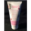Image 1 : Cherry blossom temporary hair color in a deep conditioning mask