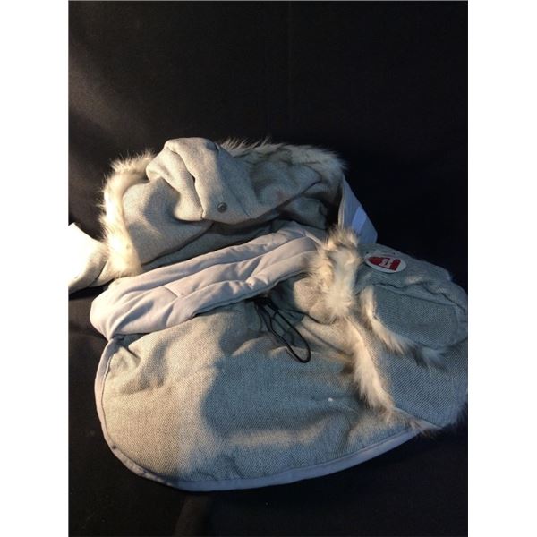 Pet apparel size   Large