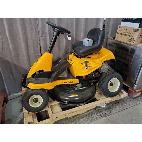 NEW Cub Cadet Model CC30 Lawn Tractor - damaged tire as seen in photos NEW in Crate - comes with man