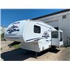 Image 2 : 2006 KEYSTONE 26FT 5TH WHEEL HOLIDAY TRAILER - ESTATE