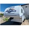 Image 3 : 2006 KEYSTONE 26FT 5TH WHEEL HOLIDAY TRAILER - ESTATE