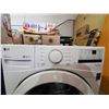 Image 2 : LG Direct Drive true balance front load washing machine - floor model display with manuals