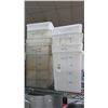 Image 1 : 7-22 Qt. Measuring Bins - 7 X $
