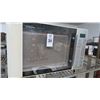 Image 1 : Emerson White Microwave